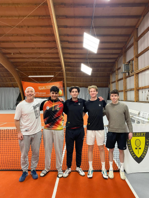 Tennis im Netzballverein: NBV-Herren gewinnen Spitzenspiel gegen Gladbacher HTC mit 4:2