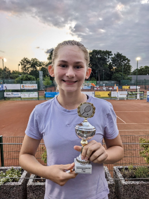 Netzball-Talente Lisa Bischoff und Emma Haschke sind Bezirksmeisterinnen - Lotte Leuschner holt den Vize-Titel